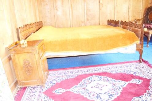Shahbaaz Houseboat, Srinagar 3